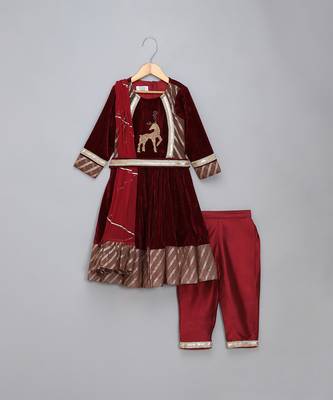 Maroon embroidered velvet silk anarkali set 4