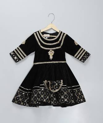 Black embroidered velvet silk anarkali set 5