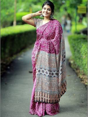 Ethnic motifs silk blend bandhani saree 3
