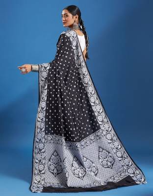 Women bandhani printed saree 3
