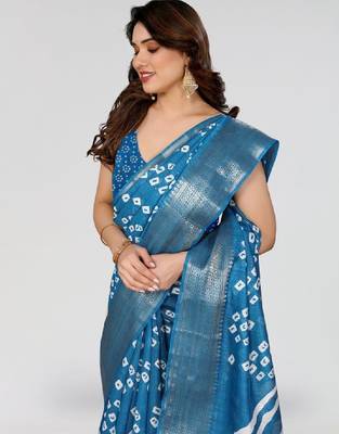 Women pack of 2 bandhani printed saree 4