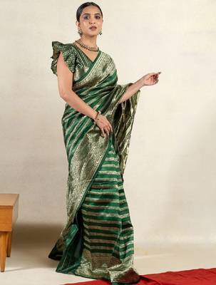 Striped woven design zari leheriya saree 4