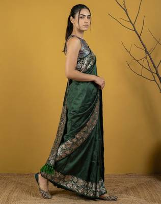 Green silk blend printed woven design saree whit blouse 2