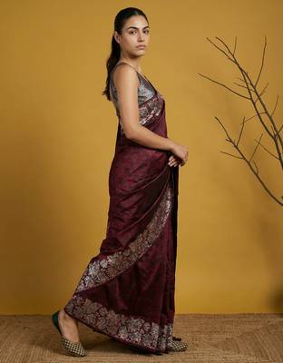 Maroon silk blend printed woven design saree whit blouse 2