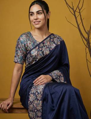 Navy blue silk blend printed woven design saree whit blouse 4