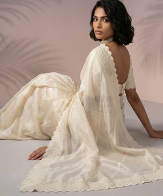 Cream silk blend printed woven design saree whit blouse 2