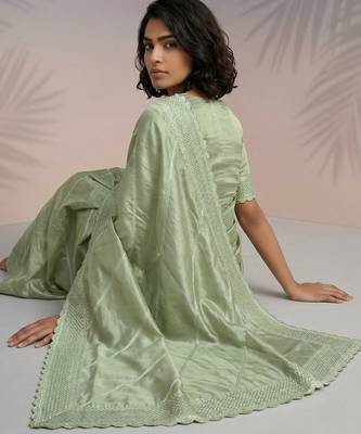 Green silk blend printed woven design saree whit blouse 2