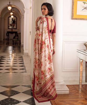 silk blend floral digital printed saree for women with contrast printed pallu 3