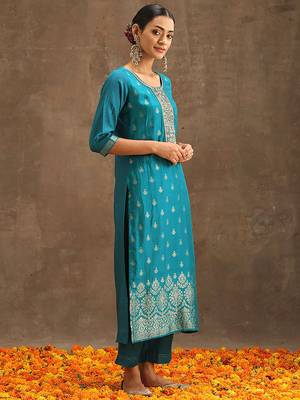 Turquoise jaquard silk embroidery sequence work kurta pant set with dupatta 2