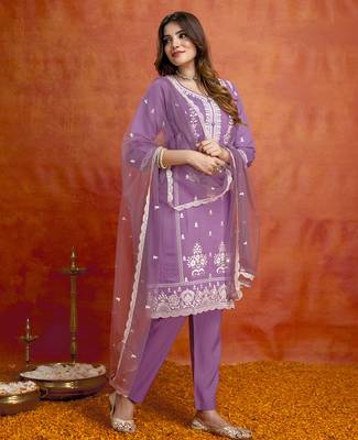 Lightpink cotton silk thread embroidery with sequence work kurta pant set with dupatta 3