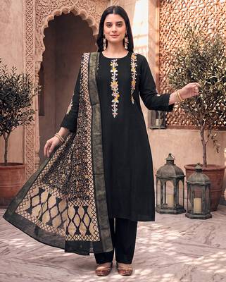 Black cotton embroidery work kurta pant set with dupatta for women 3