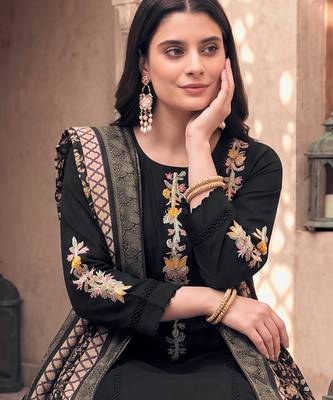 Black cotton embroidery work kurta pant set with dupatta for women 4