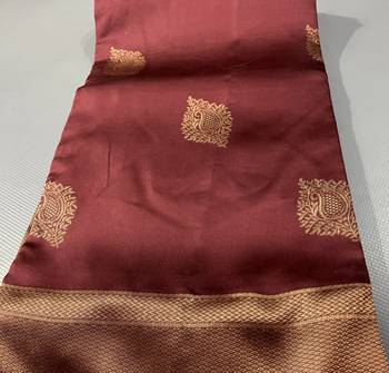 Maroon silk blend banarasi saree with unstitched blouse piece 7