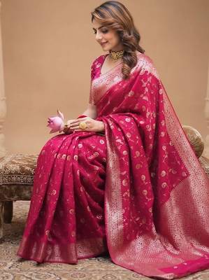 Pink jacquard silk blend saree 2