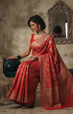 Red banarasi silk blend saree with zari motifs 3