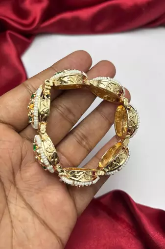 Emerald Green Kundan Bracelet, Pearl Beaded Gold Indian Bridal Wedding Jewelry