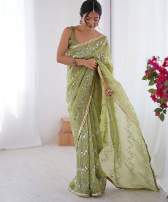 gold crush pista designer beads moti val zig zag sequance work saree 5