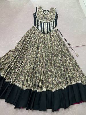 women festive real mirror work border chanderi garba lehenga choli set - free size 5