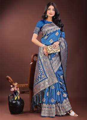 Royal blue silk blend saree with zari woven pallu 4