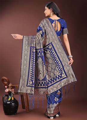 Navy blue silk blend saree with zari woven pallu 2