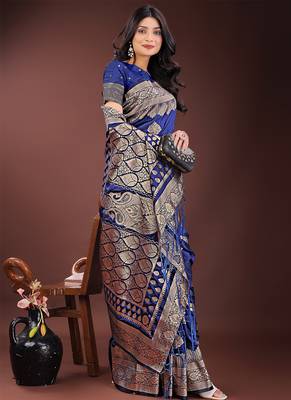Navy blue silk blend saree with zari woven pallu 4