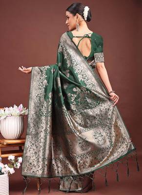 Dark green banarasi silk blend floral woven saree 2