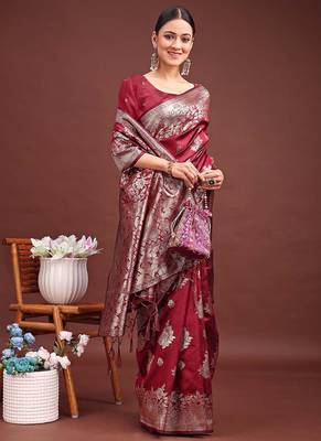 Maroon banarasi silk blend floral woven saree 4