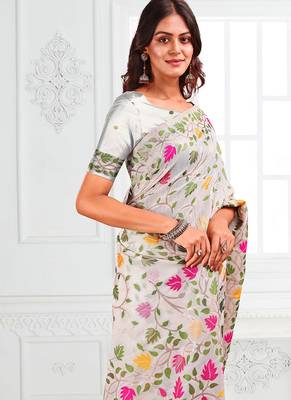 white cotton blend floral printed saree 4