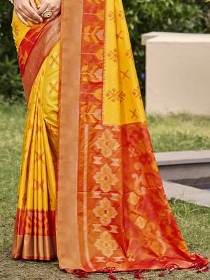 Yellow silk blend saree with contrast woven zari border 3