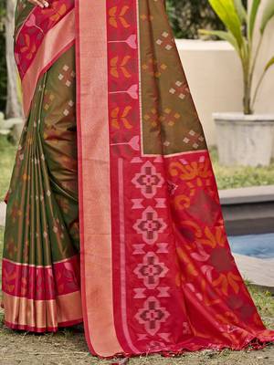 Brown silk blend saree with contrast woven zari border 3