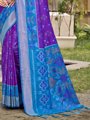 Violet silk blend saree with contrast woven zari border 3