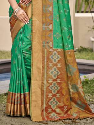 Sea green silk blend saree with contrast woven zari border 4