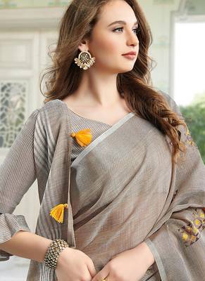 Light beige handloom linen blend saree with floral embroidery 2