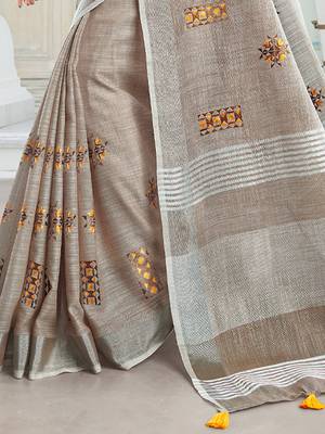 Light beige handloom linen blend saree with floral embroidery 3