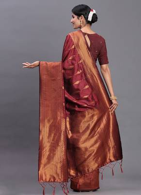 Maroon silk blend saree with zari border and pallu 2
