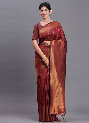 Maroon silk blend saree with zari border and pallu 3