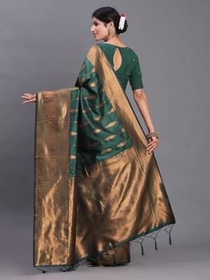 Dark green silk blend saree with zari border and pallu 2