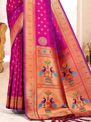 Magenta paithani silk blend saree with peacock motif pallu 3