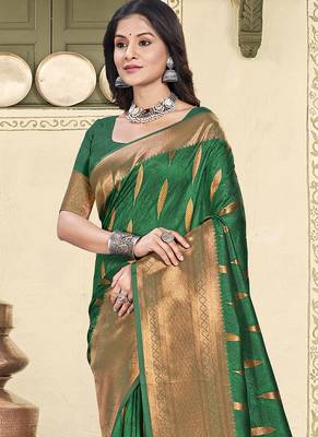 Bottle green silk blend saree with zari border and pallu 2