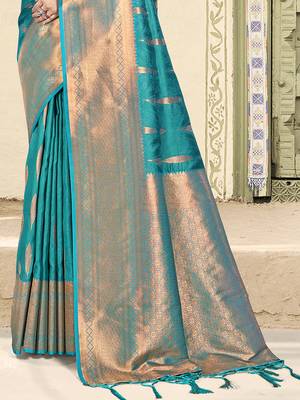 Turquoise silk blend saree with zari border and pallu 3