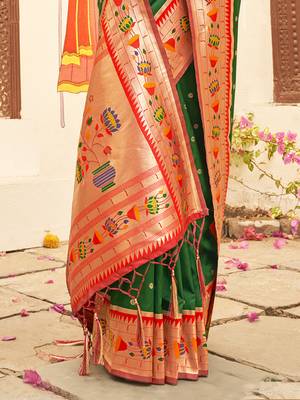 Dark green silk blend saree with meenakari floral pallu 3