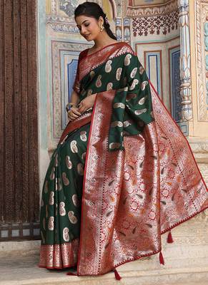 Bottle green silk blend woven saree with paisley motifs 3