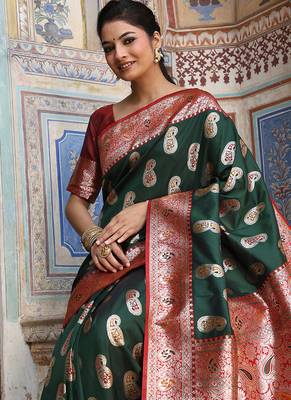 Bottle green silk blend woven saree with paisley motifs 4