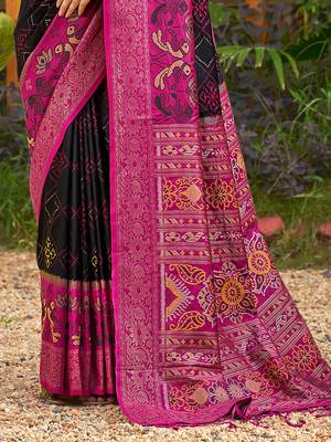 Black banarasi silk blend woven saree with contrast border 3