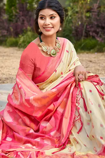 cream pochampally silk blend saree with contrast border