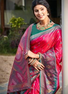 rani pink pochampally silk blend saree with contrast border 2