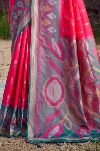 rani pink pochampally silk blend saree with contrast border