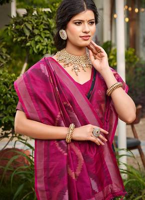 black pochampally silk blend saree with contrast border 2