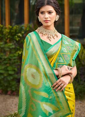lemon yellow pochampally silk blend saree with contrast border 2