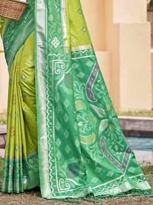 Light green silk blend woven saree with contrast pallu and border 3